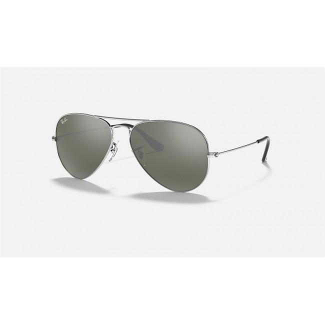 Ray Ban Aviator Mirror RB3025 Silver Gradient Mirror Silver With Black Sunglasses