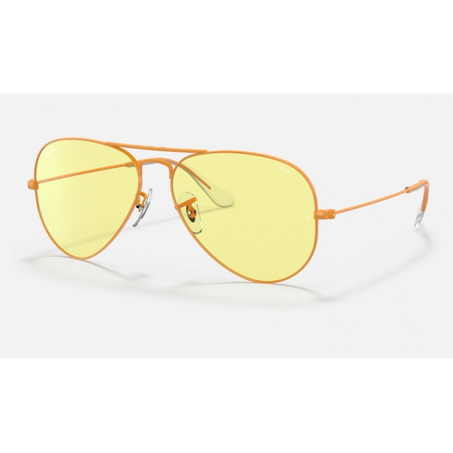 Ray Ban Aviator Solid Evolve RB3025 Yellow Photochromic Evolve Orange Sunglasses